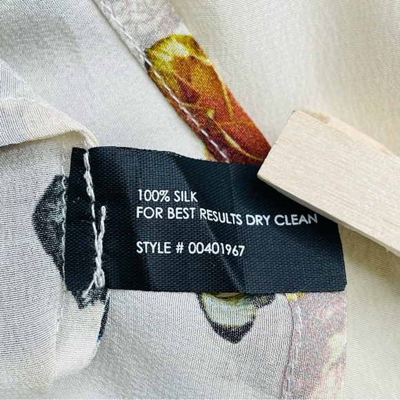 Club Monaco Silk Blouse butterfly floral novelty print women's size S - Picture 4 of 8